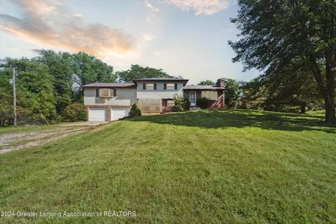 6099 Sleight Rd, Bath, MI 48808