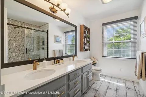 Bath - 3496 Honeywood Ln, Dewitt, MI 48820 photo 2 of 5