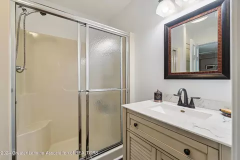 Bath - 3496 Honeywood Ln, Dewitt, MI 48820 photo 1 of 5