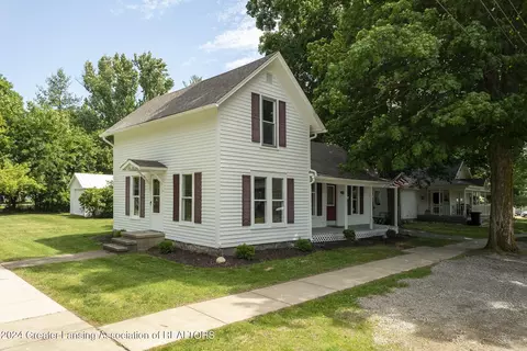 209 E Adelaide St, Maple Rapids, MI 48853