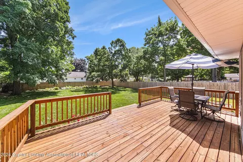 Exterior - 1638 E Stoll Rd, Lansing, MI 48906 photo 2 of 4