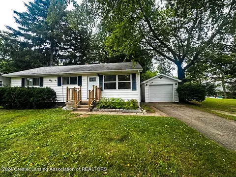 915 S Bostwick St, Charlotte, MI 48813