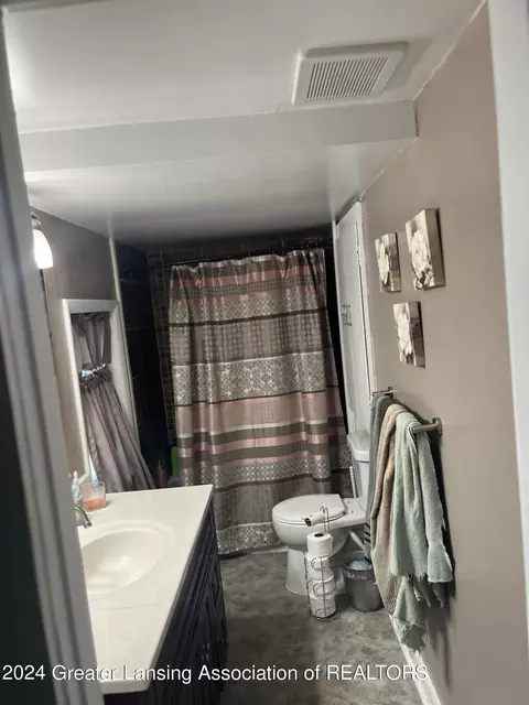 Bath - 10845 E 2nd St, Fowler, MI 48835 photo 1 of 2