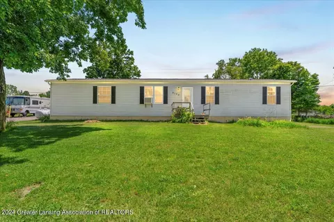 8144 Columbia Hwy, Eaton Rapids, MI 48827