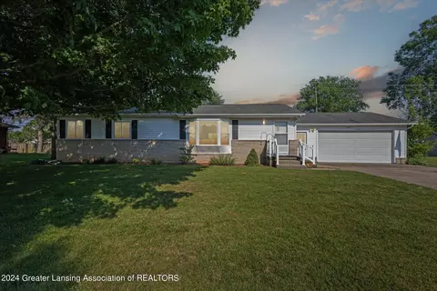 1407 Hall St, Eaton Rapids, MI 48827