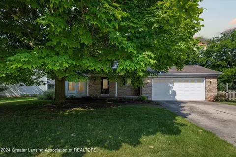4387 Hickorywood Dr, Okemos, MI 48864