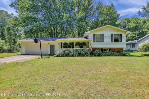 516 E Cottage St, Olivet, MI 49076