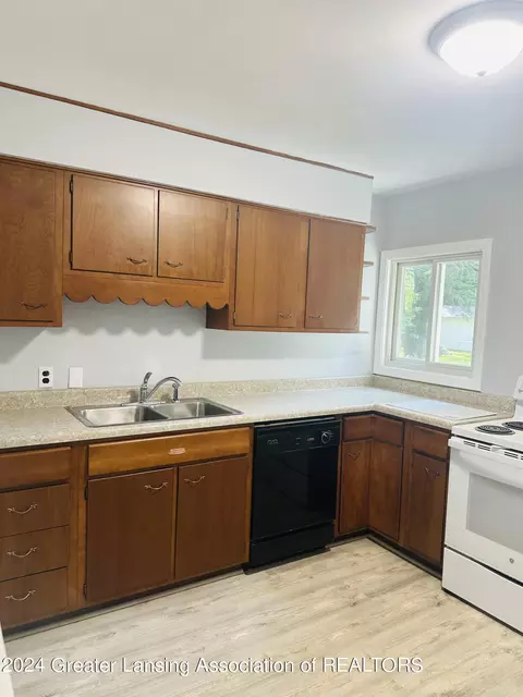 900 Bretton Rd, Lansing, MI 48917 photo 24