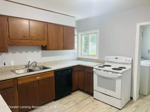900 Bretton Rd, Lansing, MI 48917 photo 23