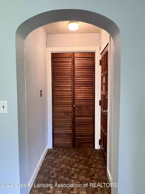 900 Bretton Rd, Lansing, MI 48917 photo 9