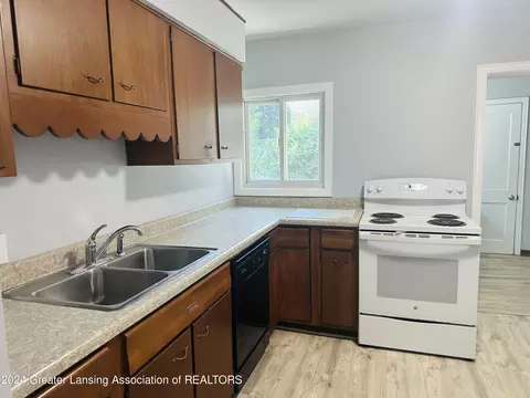 900 Bretton Rd, Lansing, MI 48917 photo 22