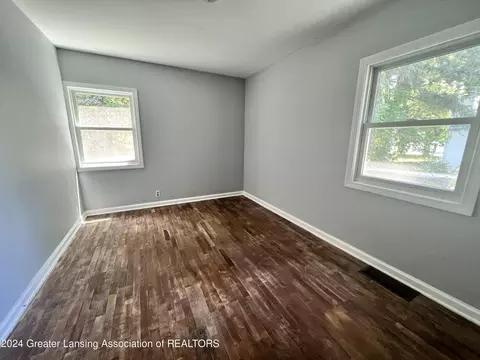 900 Bretton Rd, Lansing, MI 48917 photo 12