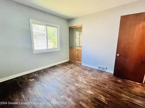 900 Bretton Rd, Lansing, MI 48917 photo 11