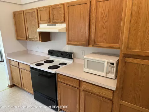Kitchen - 13505 Webster Rd, Bath, MI 48808 photo 2 of 4