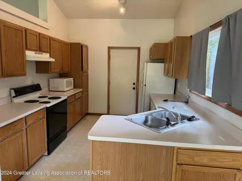 Kitchen - 13505 Webster Rd, Bath, MI 48808 photo 4 of 4