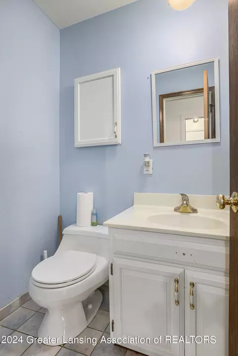 Bath - 6443 Bluejay Dr, Flint, MI 48506 photo 1 of 2