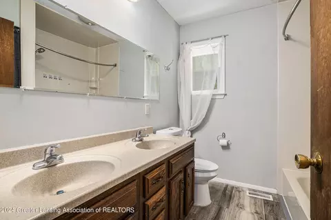 Bath - 6443 Bluejay Dr, Flint, MI 48506 photo 2 of 2