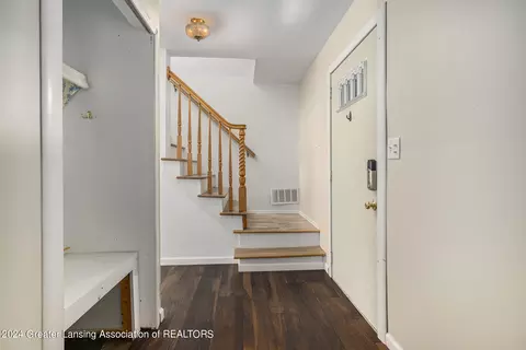 Entry Way - 6443 Bluejay Dr, Flint, MI 48506 photo 1 of 3