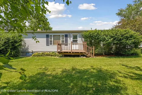 7607 E Clinton Trl, Eaton Rapids, MI 48827