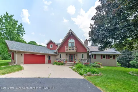 2966 Beech Ridge Dr, Lansing, MI 48911
