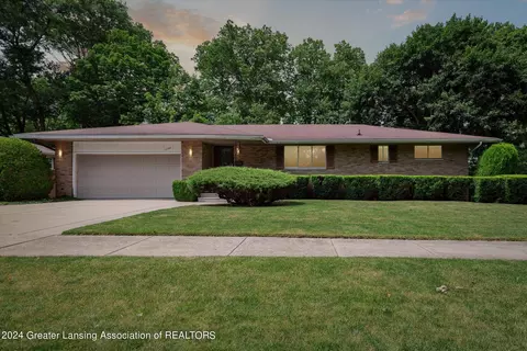 1758 Briarwood Dr, Lansing, MI 48917