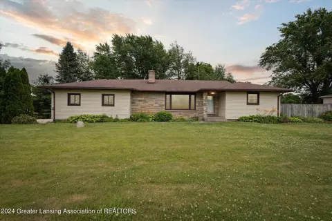 1047 Battle Creek Rd, Charlotte, MI 48813