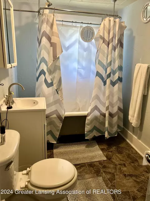Bath - 832 E Genesee St, Lansing, MI 48912 photo 1 of 1