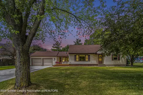107 N Scott Rd, Saint Johns, MI 48879