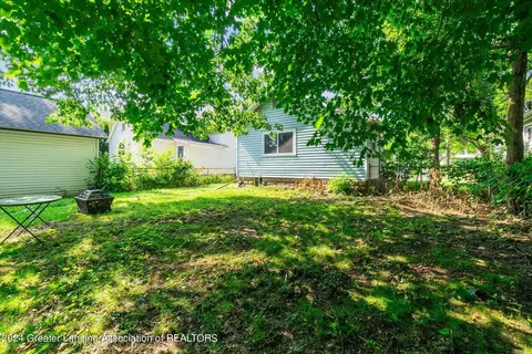 Exterior - 623 Smith Ave, Lansing, MI 48910 photo 7 of 11