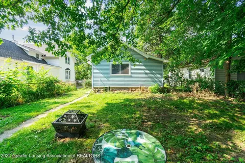 Exterior - 623 Smith Ave, Lansing, MI 48910 photo 6 of 11