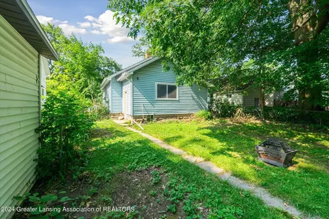 Exterior - 623 Smith Ave, Lansing, MI 48910 photo 5 of 11