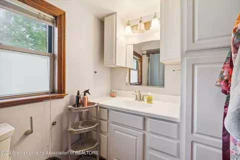 Bath - 623 Smith Ave, Lansing, MI 48910 photo 1 of 1