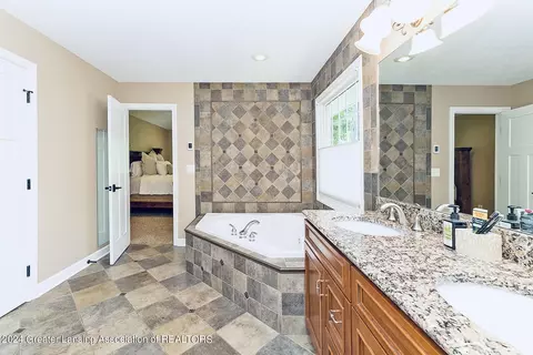 Bath - 13355 Speckledwood Dr, Dewitt, MI 48820 photo 2 of 3