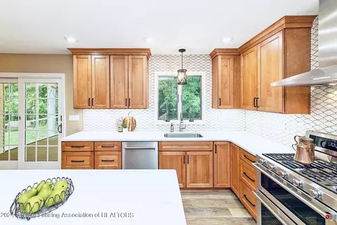 Kitchen - 13355 Speckledwood Dr, Dewitt, MI 48820 photo 3 of 3