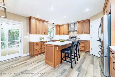 Kitchen - 13355 Speckledwood Dr, Dewitt, MI 48820 photo 2 of 3