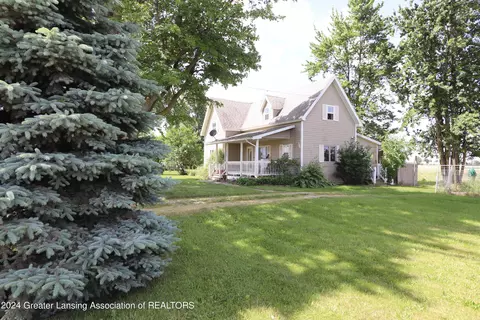 7246 S Rich Rd, Middleton, MI 48856