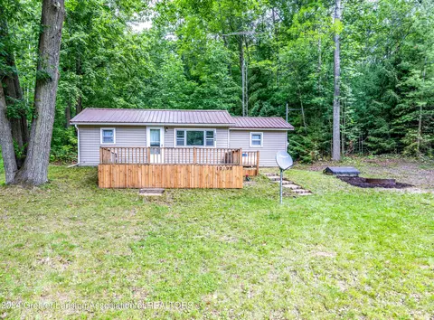 10198 Toohy Trl, Harrison, MI 48625