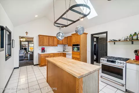 Kitchen - 7904 S Francis Rd, Dewitt, MI 48820 photo 2 of 4