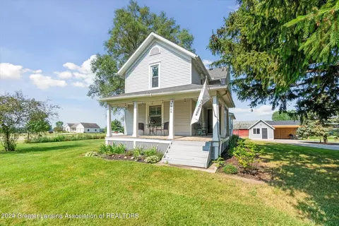 7904 S Francis Rd, Dewitt, MI 48820