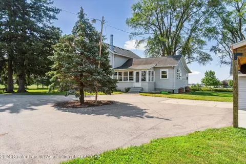 Exterior - 7904 S Francis Rd, Dewitt, MI 48820 photo 7 of 9