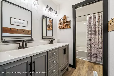 Bath - 7904 S Francis Rd, Dewitt, MI 48820 photo 2 of 3