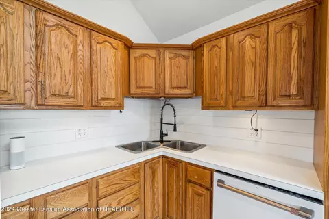 Kitchen - 7904 S Francis Rd, Dewitt, MI 48820 photo 4 of 4