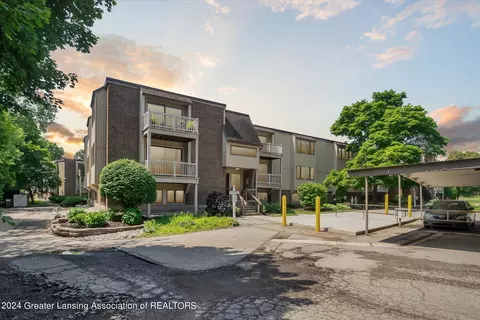 523 Bainbridge Dr #40, East Lansing, MI 48823