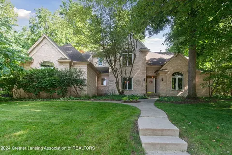 2429 Pine Hollow Dr, East Lansing, MI 48823