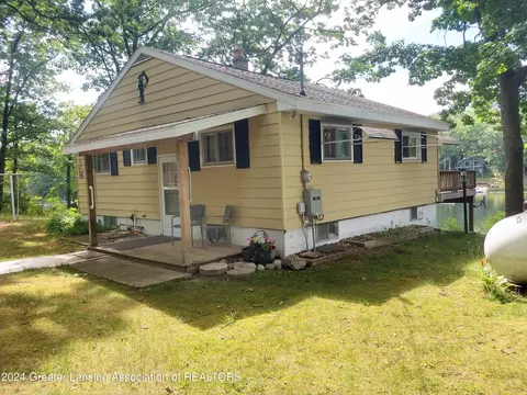 5145 Ruby Dr, Gladwin, MI 48624