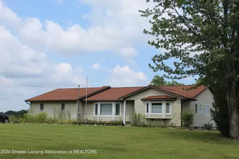 1389 Mcconnell Hwy, Charlotte, MI 48813