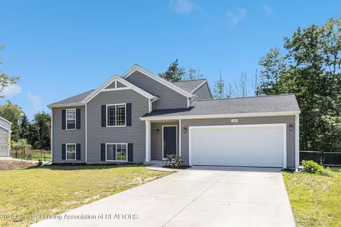 1305 Water Pointe Ct, Whitehall, MI 49461