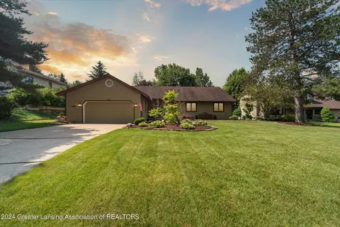 404 Windrock Ln, Dimondale, MI 48821