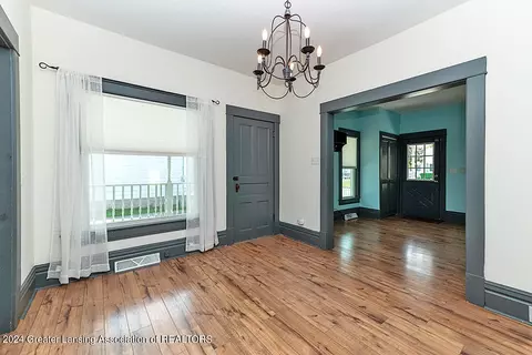 628 Pleasant St, Grand Ledge, MI 48837