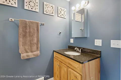 Bath - 3519 Ginger Snap Ln, Lansing, MI 48911 photo 2 of 4